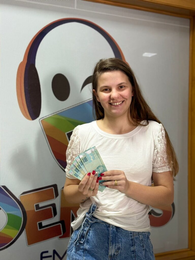 Leoni Terezinha Cackowski Schulze, ganhadora de R$500,00 da promoção "Meu Fim de Ano Especial Demais"