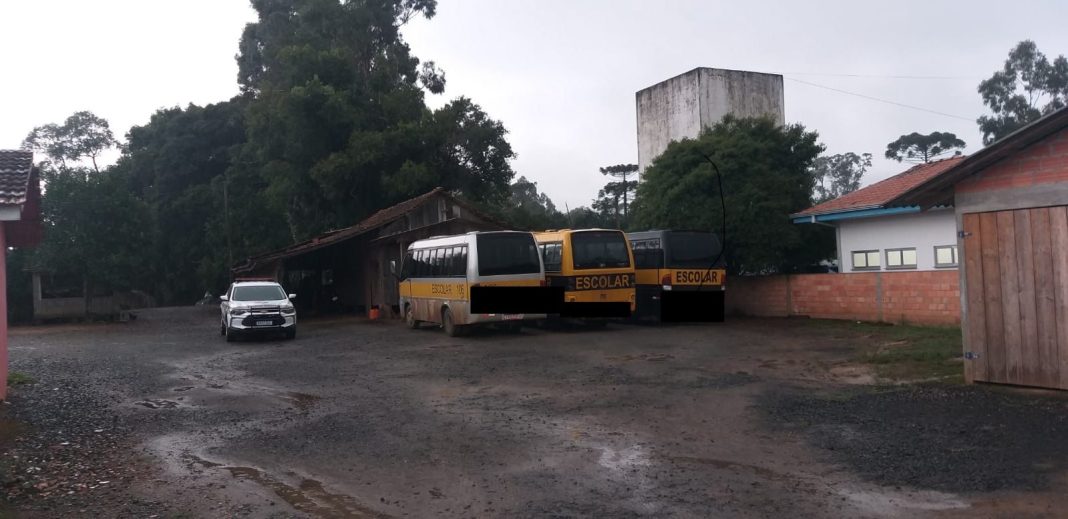 Ônibus escolares são apreendidos em fiscalização da PM em mais uma cidade do Planalto Norte Catarinense