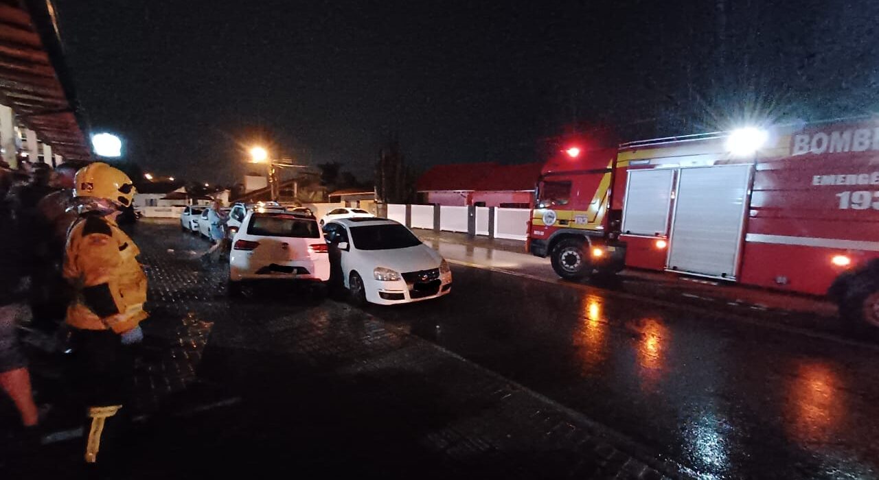 Os Bombeiros atenderam as vítimas.