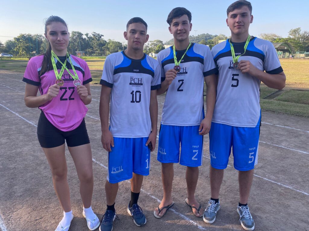 Mateus Alves Reis, participou dos 3.000 metros. (Não ganhou medalha).