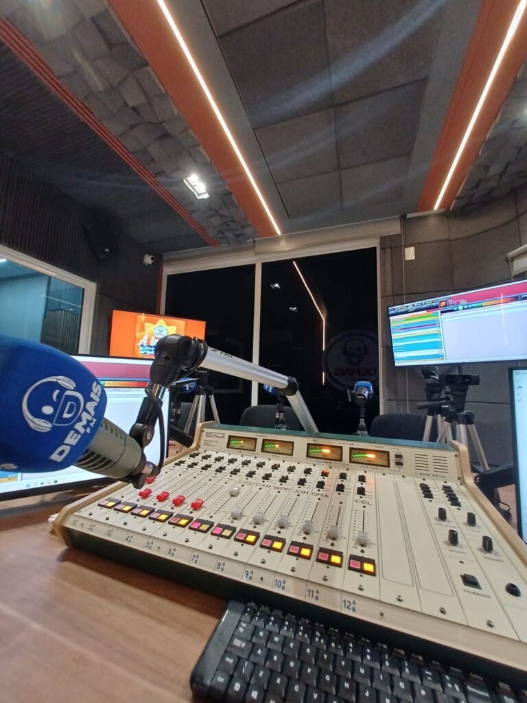 Novos estúdios da Demais FM Planalto Norte.