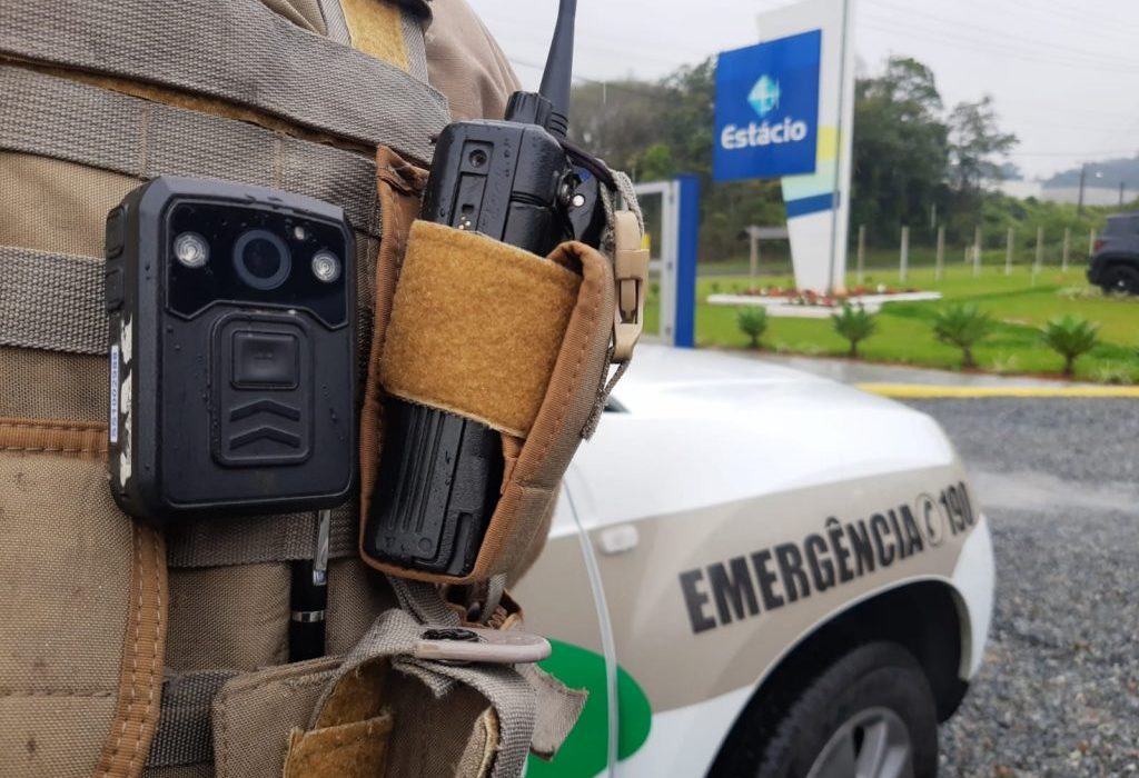 Justiça cobra posição da PM de SC sobre câmeras corporais