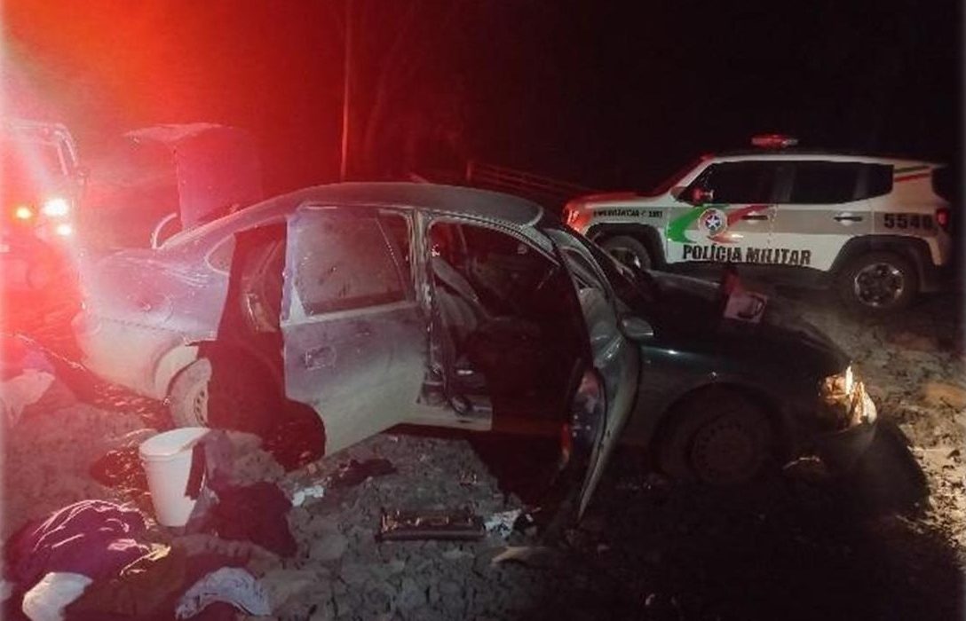 Polícia apreende quase 1 kg de maconha após perseguição na SC-350 em Aurora.