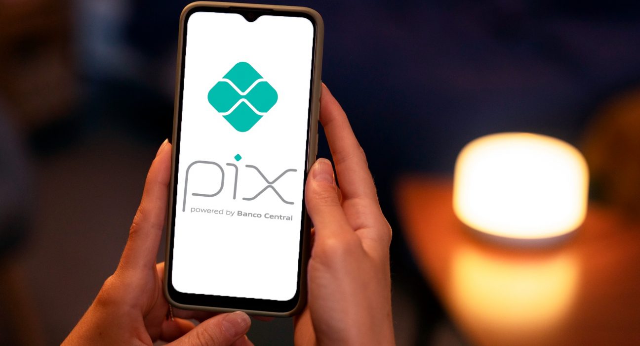 Aplicativo bancário exibe botão de contestação do PIX para fraudes.