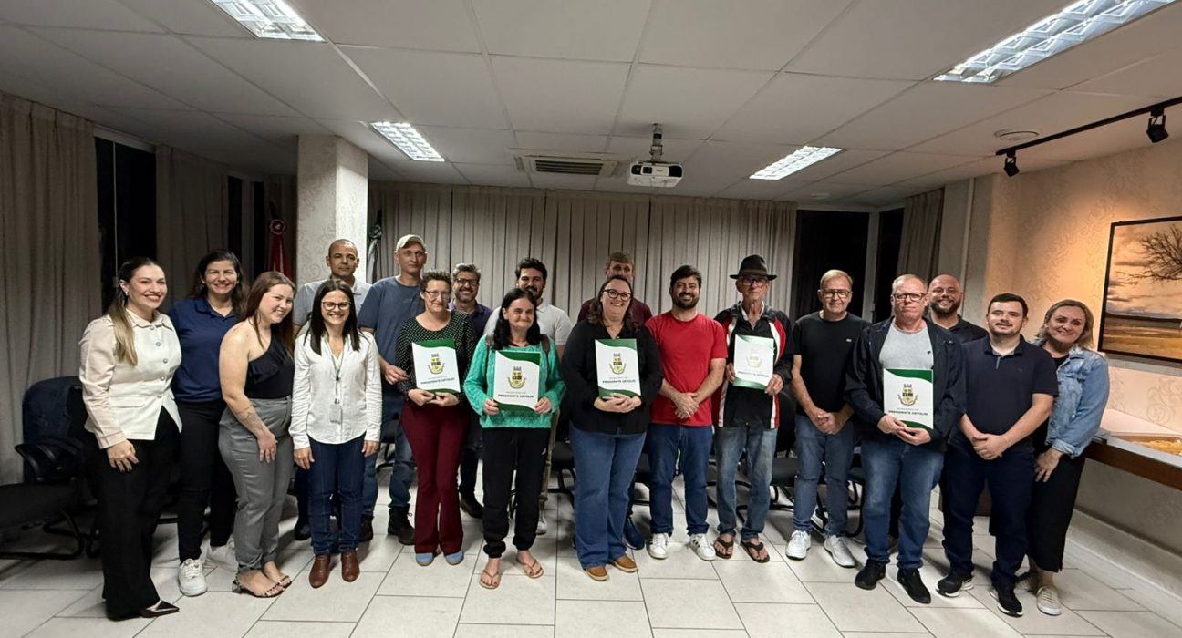 Moradores recebem escrituras públicas pelo Reurb em Presidente Getúlio.