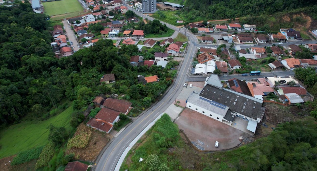 Rua 15 de Novembro em Ibirama sendo preparada para obras de revitalização.
