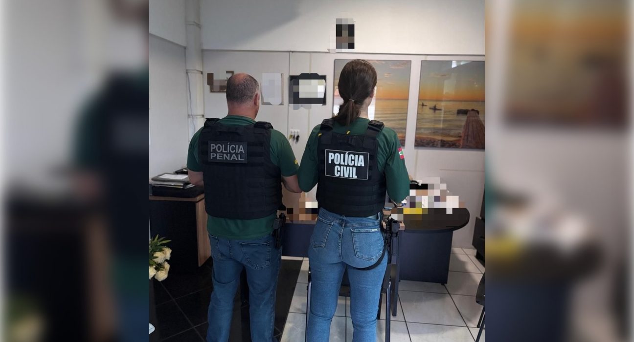 Agentes do GAECO durante operação policial em Santa Catarina.