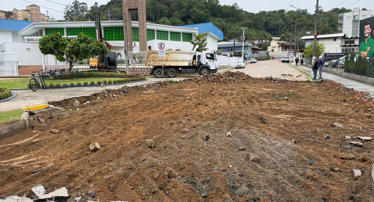 Obras de revitalização na Rua Ibá Goitacazes dos Reis, em Ibirama