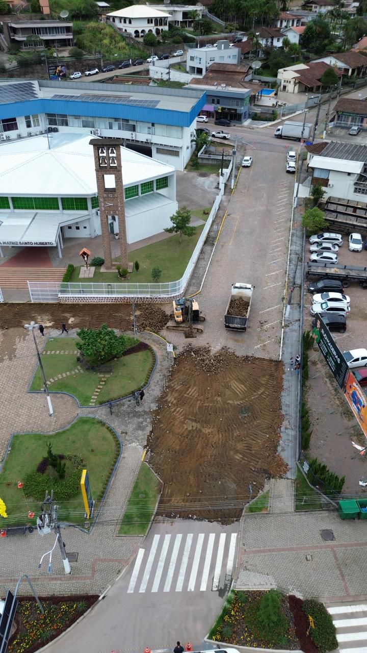 Obras de revitalização na Rua Ibá Goitacazes dos Reis, em Ibirama
