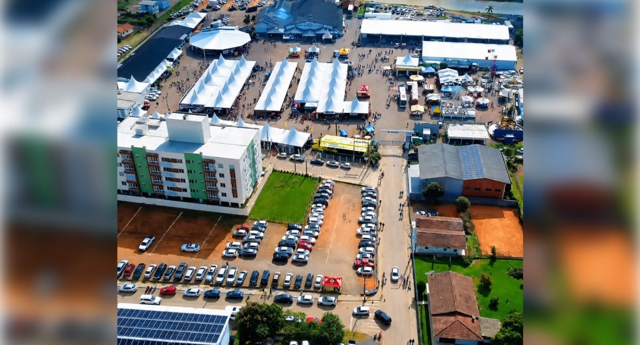 Estacionamento da Expofeira do Leite em Presidente Getúlio